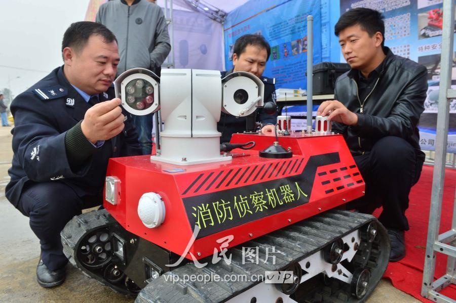 北京凌天攜消防滅火機(jī)器人、偵查機(jī)器人助力人全國危化品應(yīng)急救援