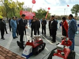 排煙機器人，滅火機器人亮相北京市全市應(yīng)急救援演練