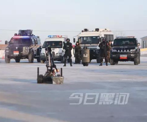 黑河反恐防爆實戰(zhàn)！看凌天排爆機器人如何在零下25°迅速出擊。