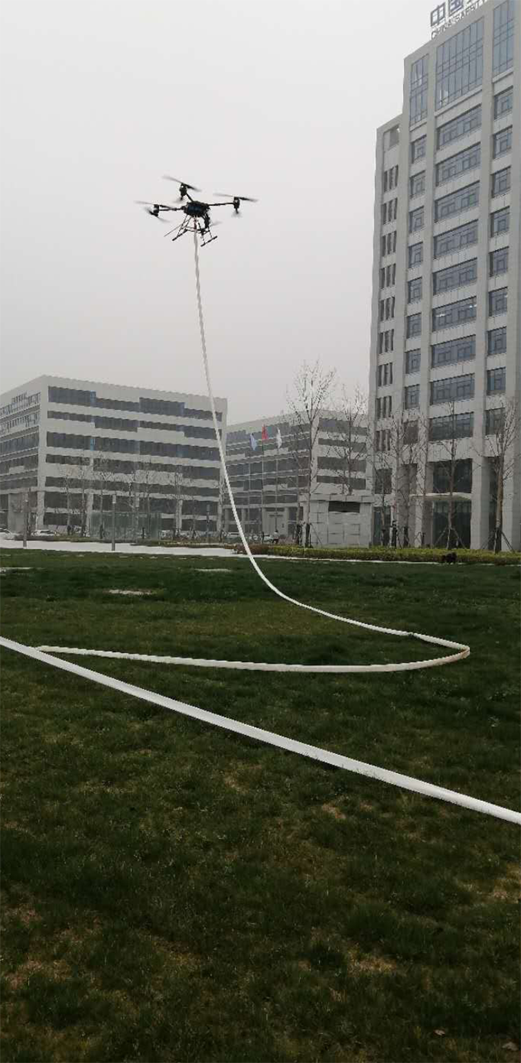 可以空中拖水帶100米的滅火無人機，助力高層建筑救援