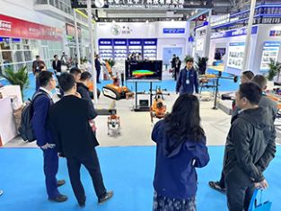 【消防機器狗系列亮相石油展】北京凌天滅火四足機器狗、偵察四足機器狗、運輸四足機器狗、消防系留滅火無人機等重點裝備亮相展會！